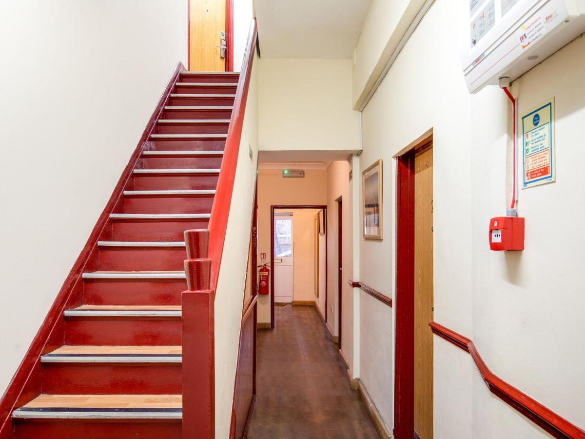 Lovely Studio In London With Patio Bagian luar foto