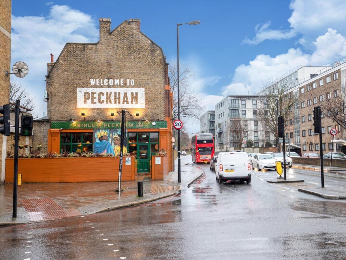 Lovely Studio In London With Patio Bagian luar foto