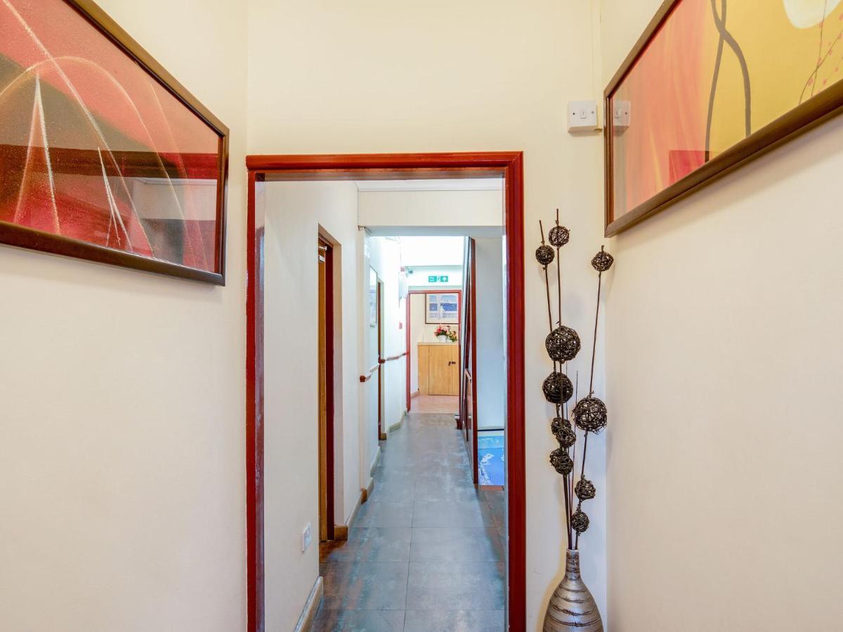 Lovely Studio In London With Patio Bagian luar foto